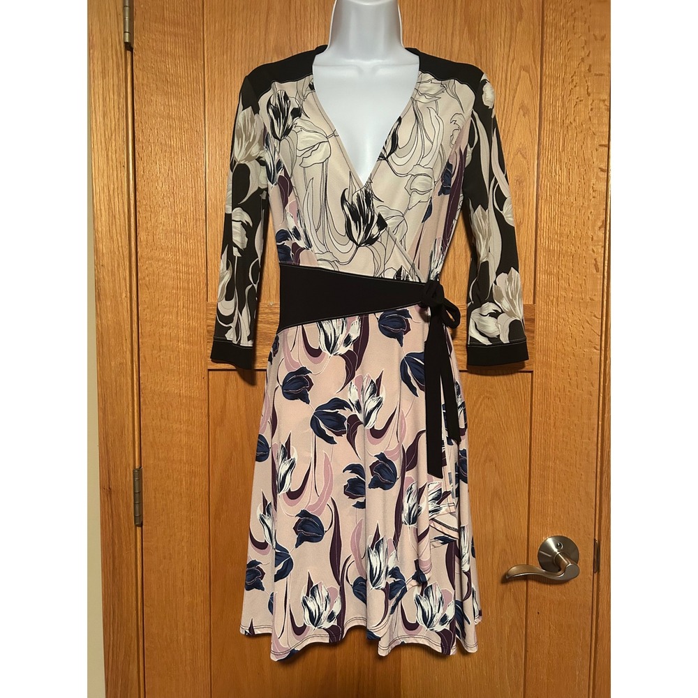 Chic Floral Wrap Dress Women's XS Cream Pink Navy 3/4 Sleeve V Neck Stretch